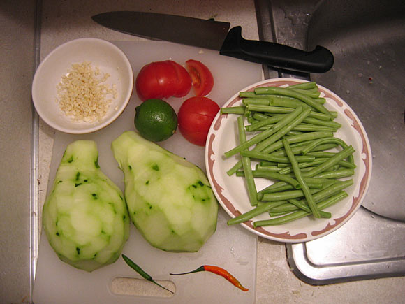 green beans, thai chilis,